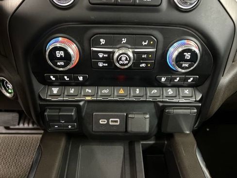 Used 2023 GMC Sierra 2500 Denali w/ Denali Ultimate Package image 18