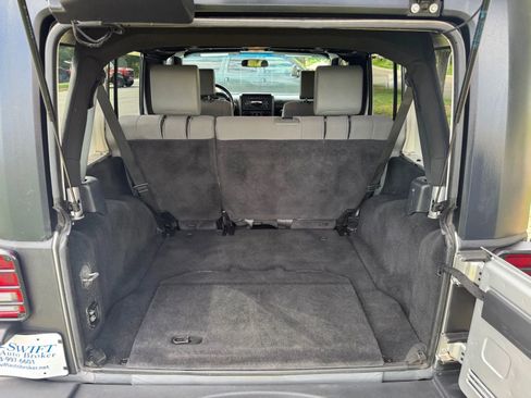 Used 2010 Jeep Wrangler Unlimited Sport image 12