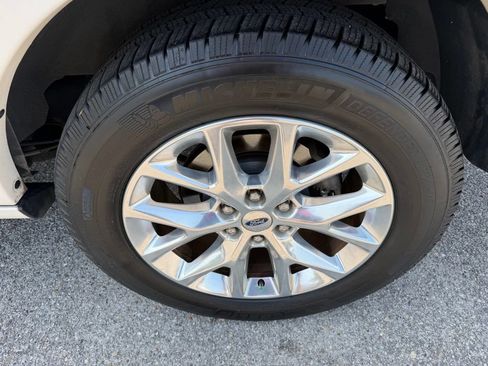 Used 2017 Ford Expedition Limited w/ Equipment Group 301A AWD/4WD image 27