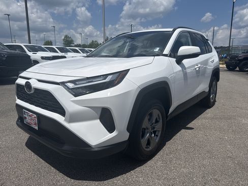 Used 2024 Toyota RAV4 XLE AWD/4WD image 3