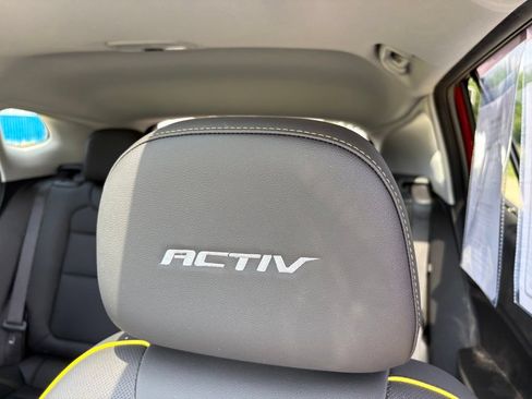 Used 2024 Chevrolet Trax ACTIV w/ Sunroof Package FWD image 5