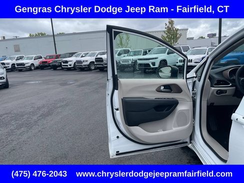 Certified 2024 Chrysler Voyager LX FWD image 44