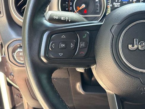 Used 2022 Jeep Gladiator Sport AWD/4WD image 18