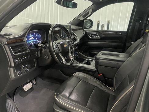 Used 2023 Chevrolet Suburban Premier image 2