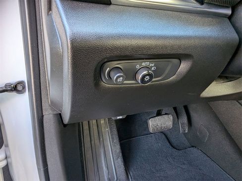 Certified 2023 Chevrolet Traverse RS image 21