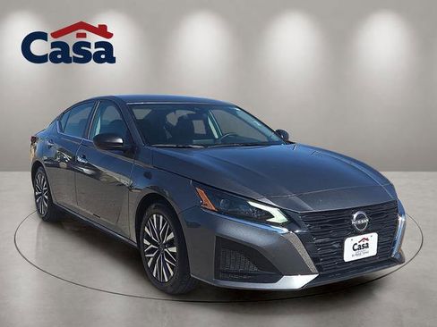Used 2025 Nissan Altima 2.5 SV FWD image 4