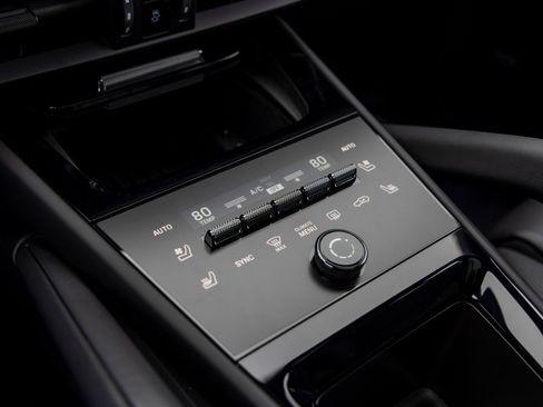 New 2025 Porsche Cayenne S image 37