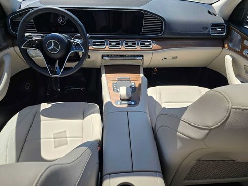 Used 2026 Mercedes-Benz GLS 450 4MATIC image 21