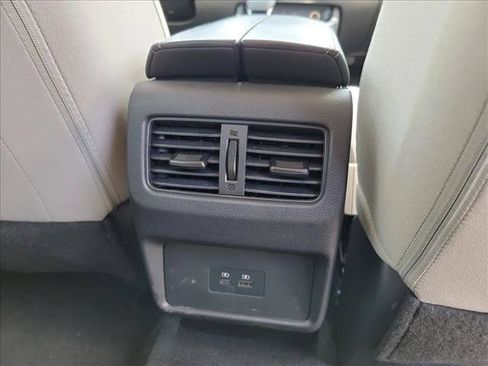 Used 2023 Nissan Rogue SV FWD image 13