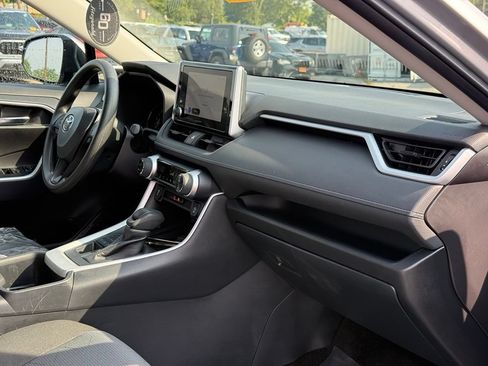 Used 2025 Toyota RAV4 XLE AWD/4WD image 13