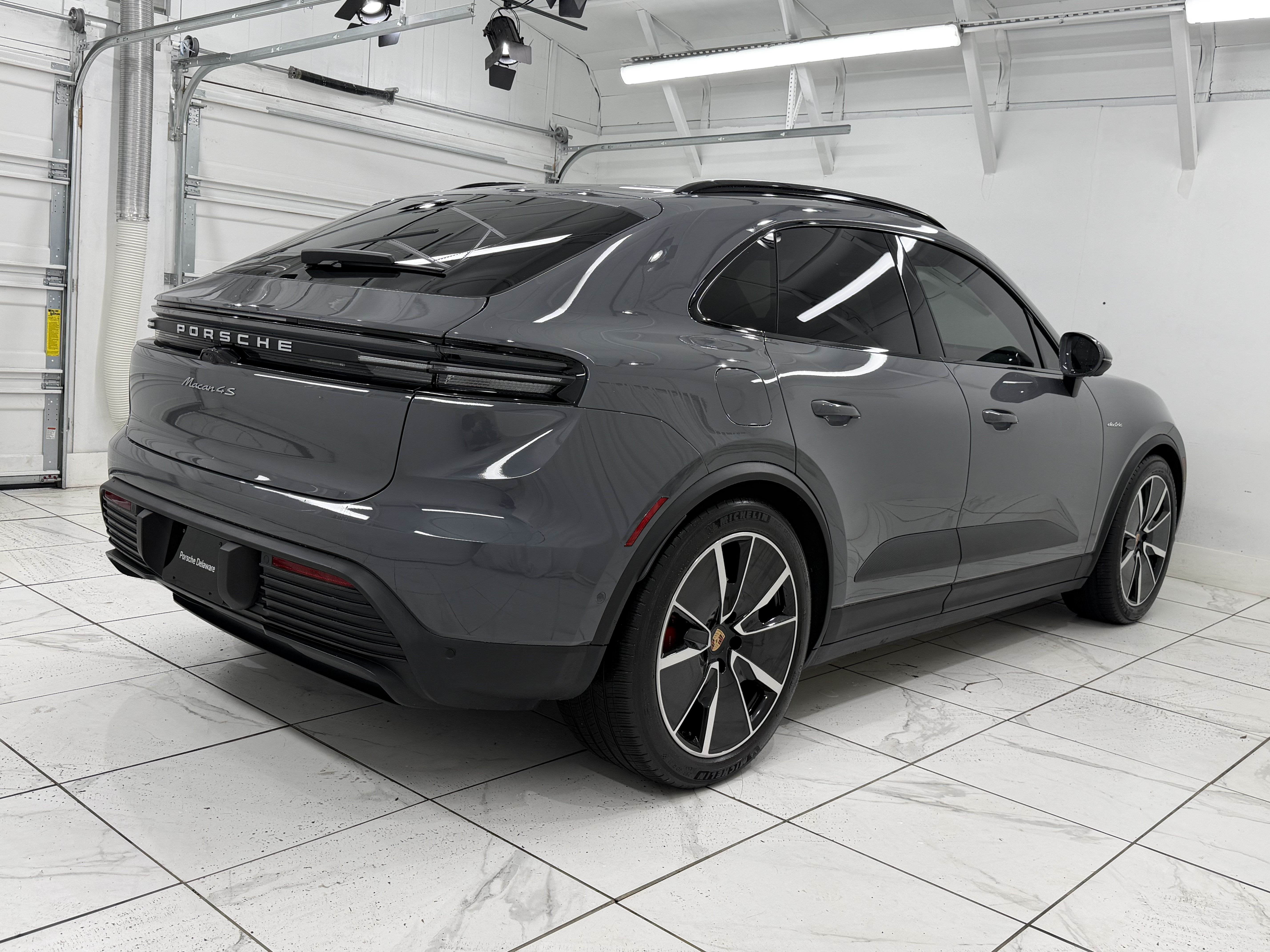 Used 2025 Porsche Macan 4S Electric AWD/4WD image 11