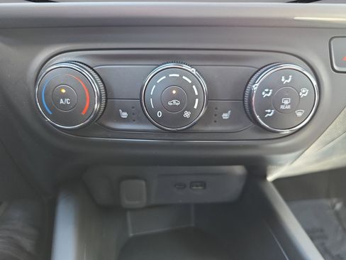 Used 2024 Chevrolet Trax LS w/ LS Convenience Package FWD image 29
