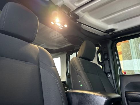 Used 2021 Jeep Wrangler Unlimited Sport image 17