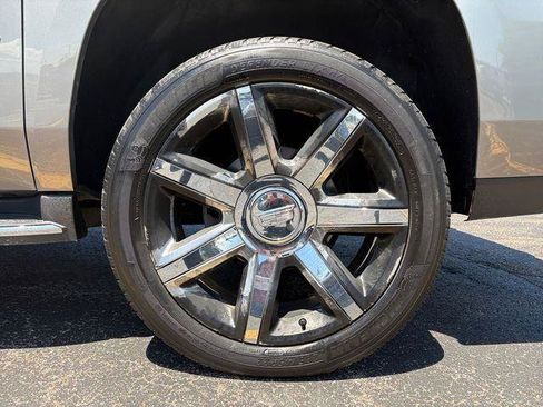 Used 2017 Cadillac Escalade ESV Luxury AWD/4WD image 22