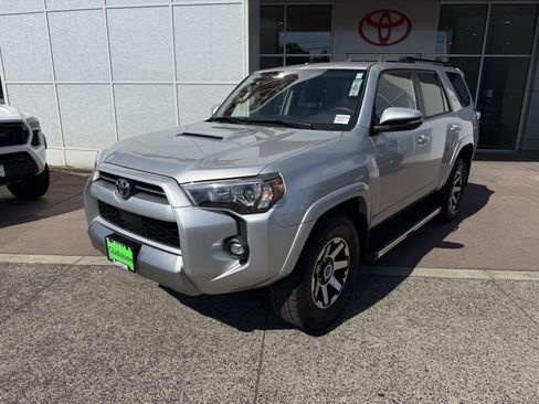 Used 2021 Toyota 4Runner TRD Off-Road Premium AWD/4WD image 2