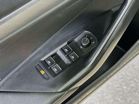 Used 2024 Volkswagen Jetta SE FWD image 20