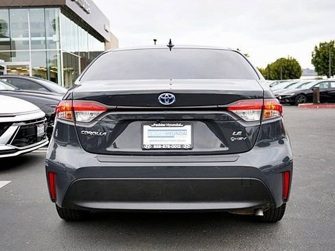 Used 2025 Toyota Corolla LE FWD image 9