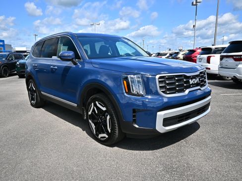 Used 2025 Kia Telluride S AWD/4WD image 2
