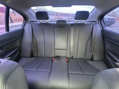 Used 2018 BMW 320i Sedan RWD image 14