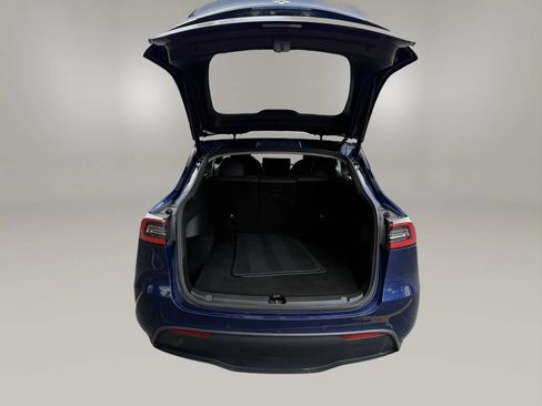 Used 2021 Tesla Model Y Long Range image 8