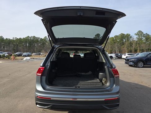 Used 2023 Volkswagen Tiguan SE image 16
