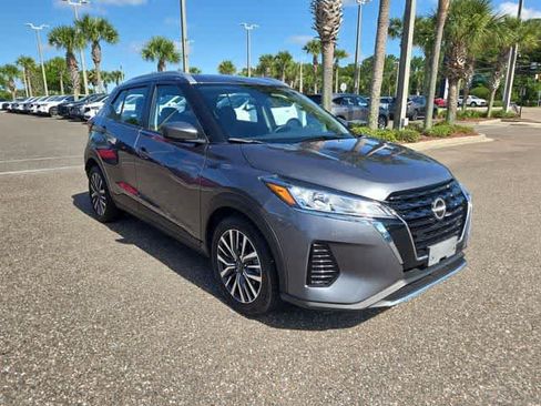 Used 2023 Nissan Kicks SV FWD image 2