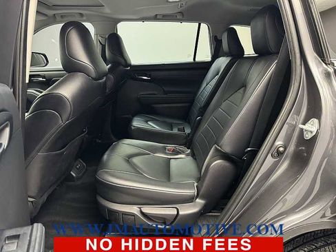 Used 2021 Toyota Highlander XLE image 15