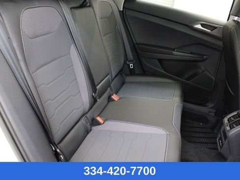 New 2026 Volkswagen Taos SE image 18