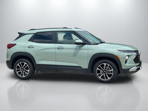 Used 2025 Chevrolet TrailBlazer LT FWD image 4