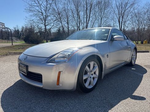 Used 2004 Nissan 350Z Enthusiast w/ Cargo Convenience Pkg image 4