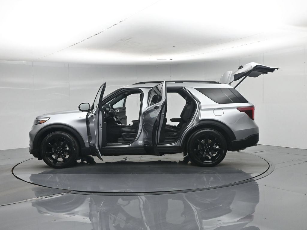 Used 2024 Ford Explorer ST-Line w/ Class IV Trailer Tow Package RWD image 43