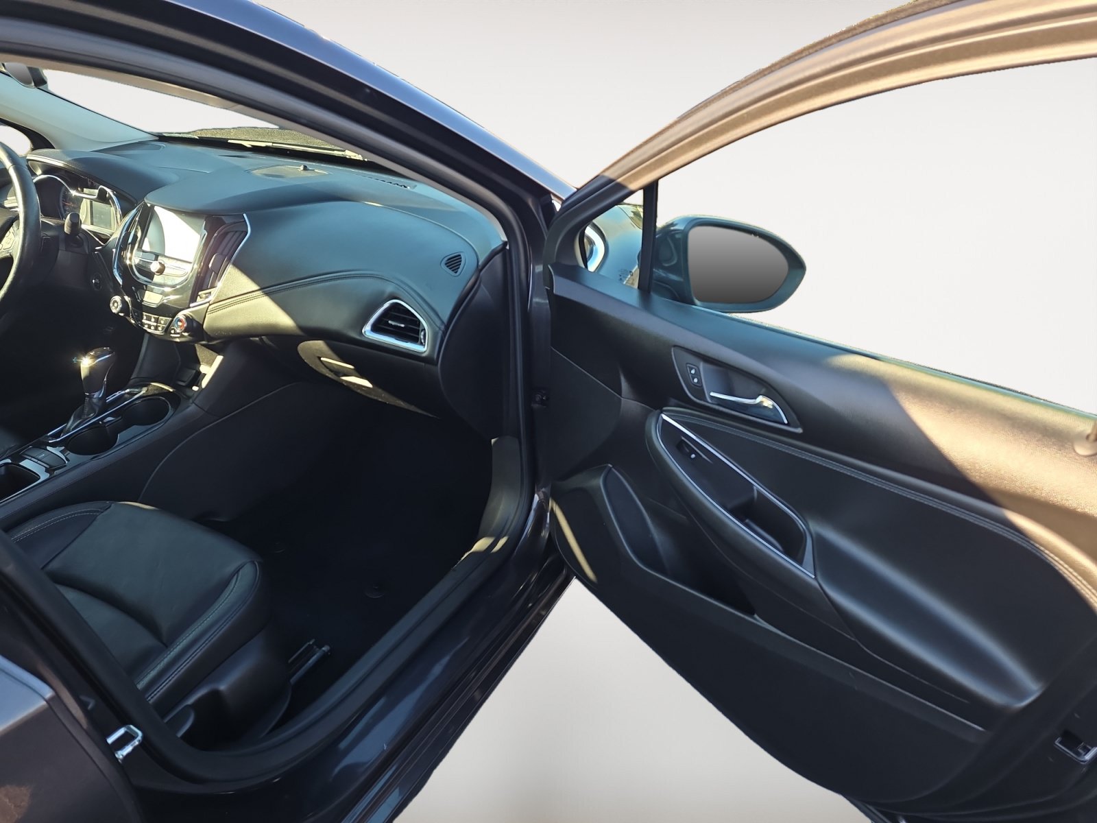 Used 2016 Chevrolet Cruze Premier FWD image 9