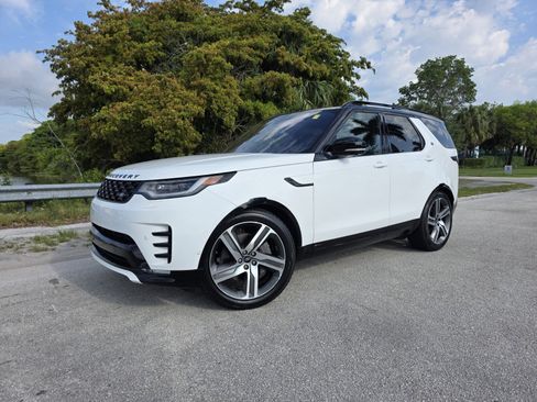 Certified 2022 Land Rover Discovery HSE R-Dynamic AWD/4WD image 1