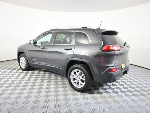 Used 2017 Jeep Cherokee Latitude w/ Safety/Convenience Group AWD/4WD image 4