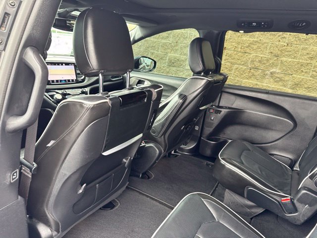 Used 2022 Chrysler Pacifica Limited w/ Uconnect Theater Family Group FWD image 15