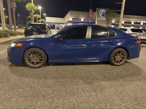 Used 2023 Toyota Camry SE image 2