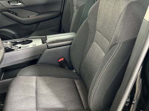 Used 2025 Nissan Rogue SV FWD image 12