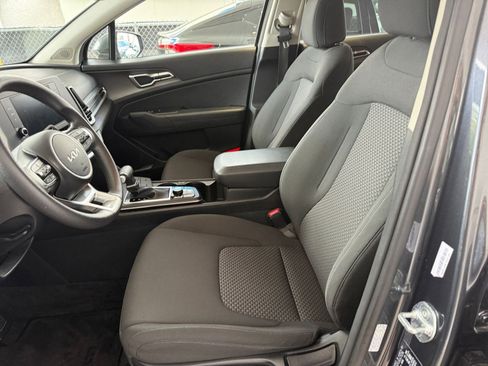 Used 2025 Kia Sportage LX image 24
