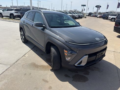 Certified 2025 Hyundai Kona SEL image 3