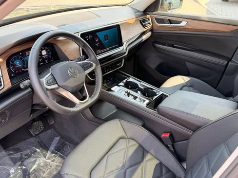 Certified 2024 Volkswagen Atlas SE w/ Panoramic Sunroof Package AWD/4WD image 10