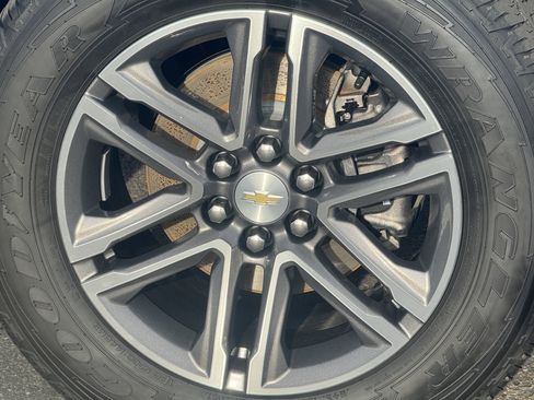 Used 2021 Chevrolet Colorado W/T w/ Custom Special Edition image 9