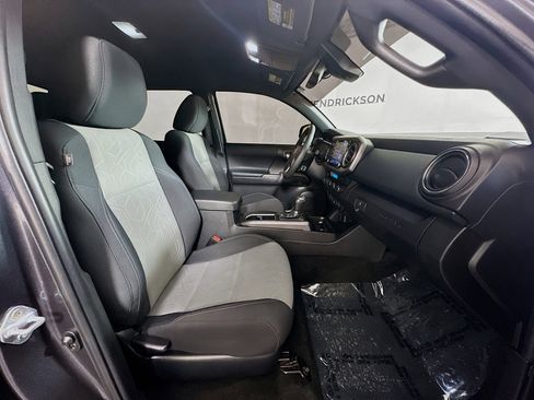 Used 2023 Toyota Tacoma TRD Sport image 27