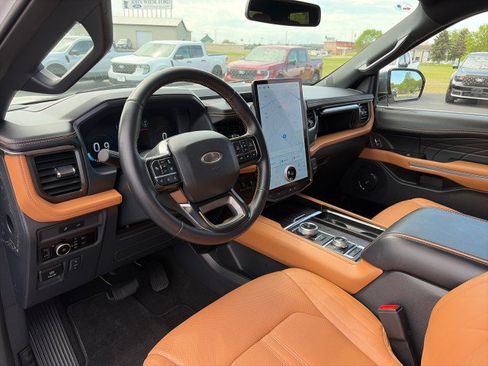 Used 2024 Ford Expedition Max Platinum AWD/4WD image 11