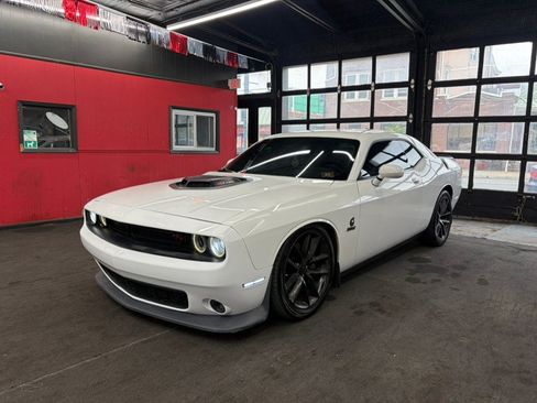 Used 2017 Dodge Challenger R/T Scat Pack RWD image 1