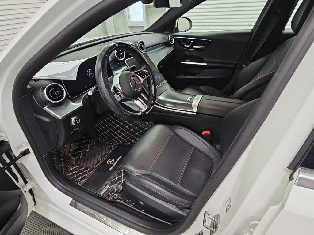 Used 2024 Mercedes-Benz C 300 Sedan image 11
