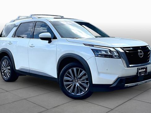 Certified 2024 Nissan Pathfinder SL w/ SL Premium Package FWD image 3