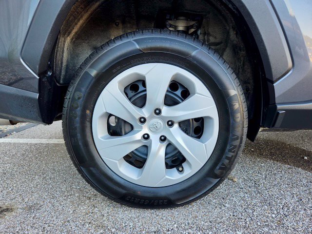 Used 2025 Toyota RAV4 LE AWD/4WD image 29