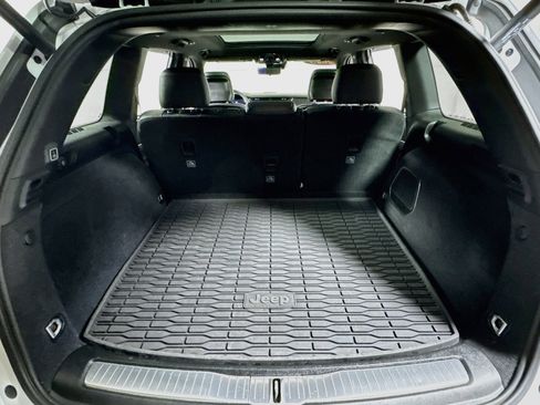 Used 2023 Jeep Grand Cherokee Overland w/ Advanced Protech Group III image 27