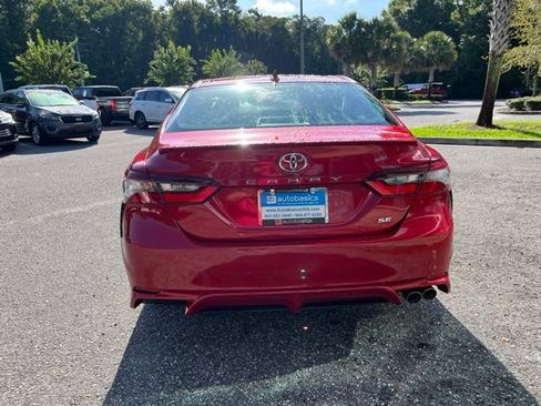 Used 2022 Toyota Camry SE FWD image 5