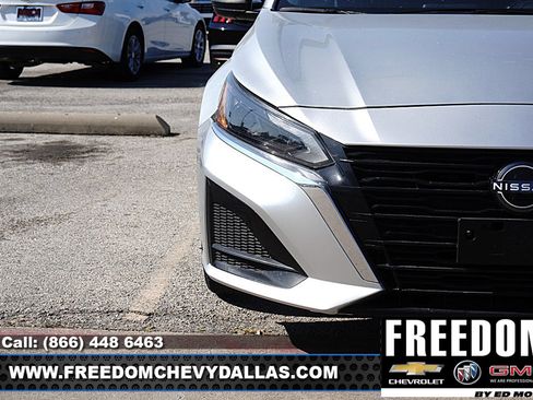 Used 2024 Nissan Altima 2.5 SV FWD image 8